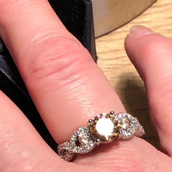 Jewelry - 🦋Last One!  Beautiful 2 Carat CZ